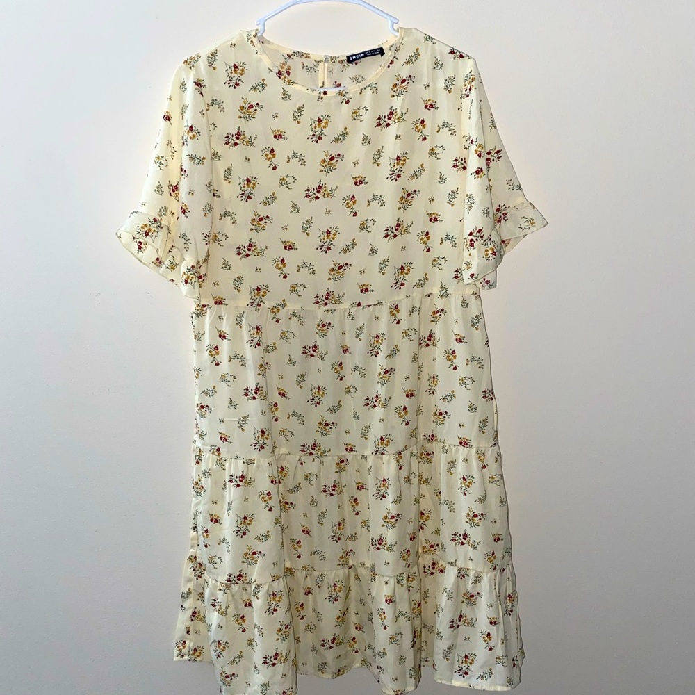 Floral Ruffle Shift Dress